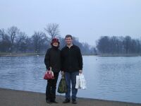 Kensington Gardens (Note:  Harrods bags!)